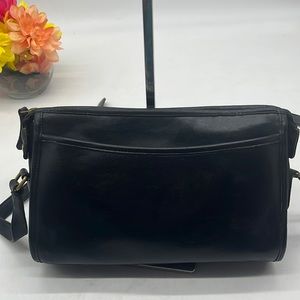 Coach Vintage Taylor Style 9944 Crossbody Leather Bag. CP2865